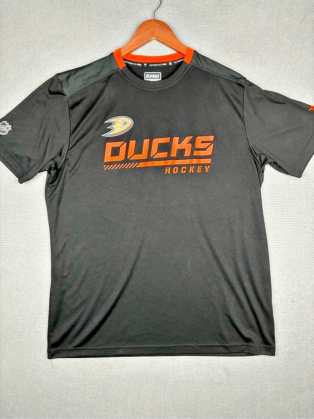 Fanatics Authentic Pro Anaheim Ducks Hockey NHL Mens XL Short Sleeve Tshirt